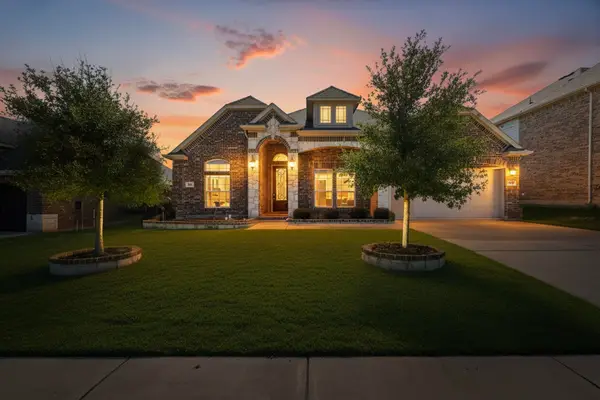 909 Foxtail Drive, Mansfield, TX 76063