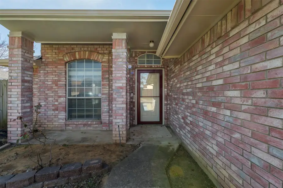 709 Raywood Drive, Grand Prairie, TX 75052 - #2