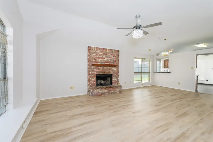 709 Raywood Drive, Grand Prairie, TX 75052 - #3