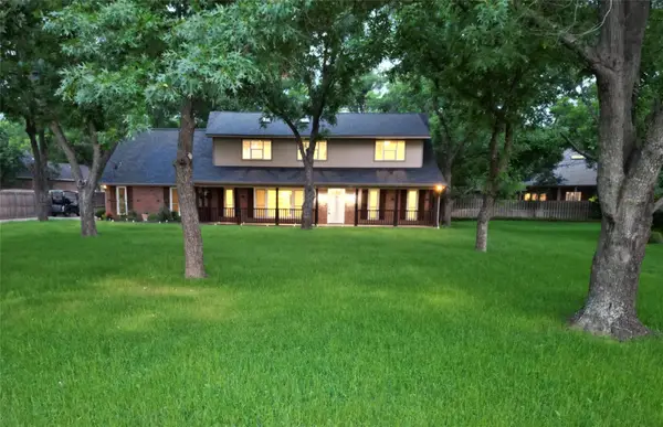 6003 Oakwood Court, Granbury, TX 76049