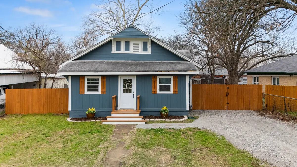 513 W Lamar Street, Alvord, TX 76225 - #1