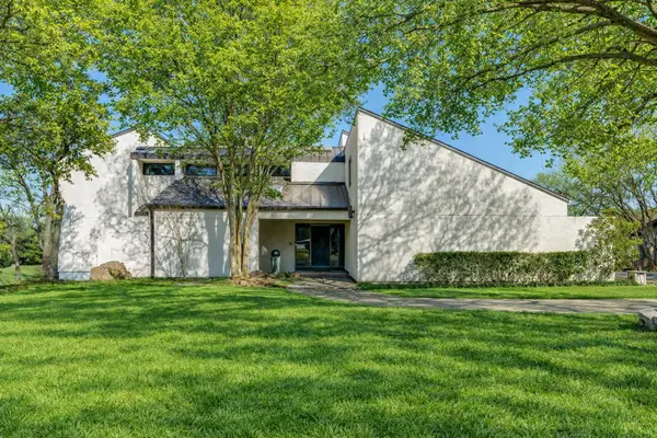 1816 Southpark Drive, Arlington, TX 76013