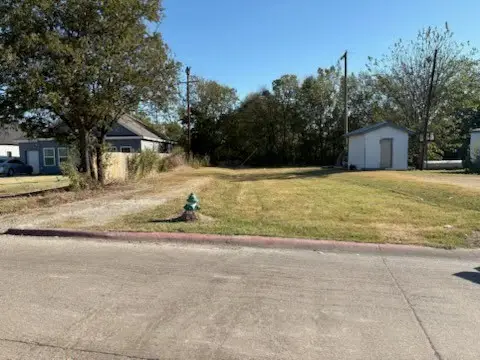 1002 S Smith Street, Ennis, TX 75119 - #2