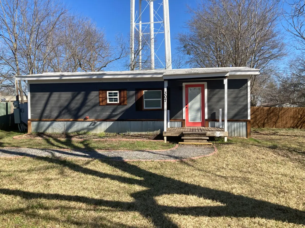 307 W Sherman Street, Bells, TX 75414 - #1