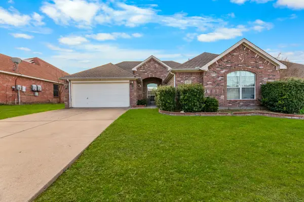 1631 Nashwood Drive, Grand Prairie, TX 75051