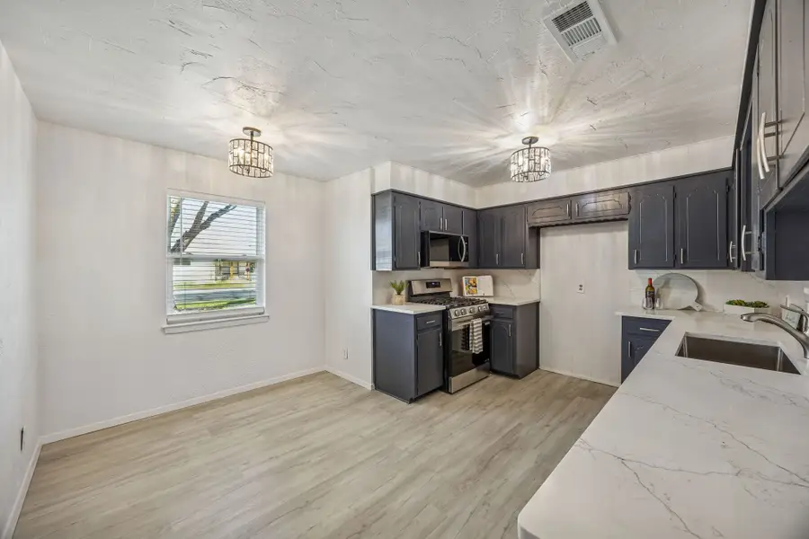 312 E Hampton Road, Crowley, TX 76036 - #2