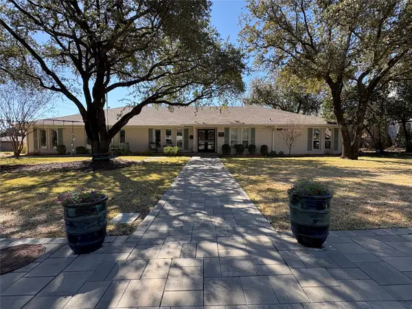 3796 Vinecrest Drive, Dallas, TX 75229