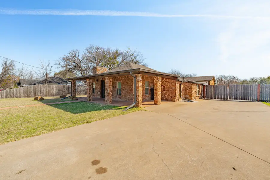 405 S Hannaford Street, Granbury, TX 76048 - #2