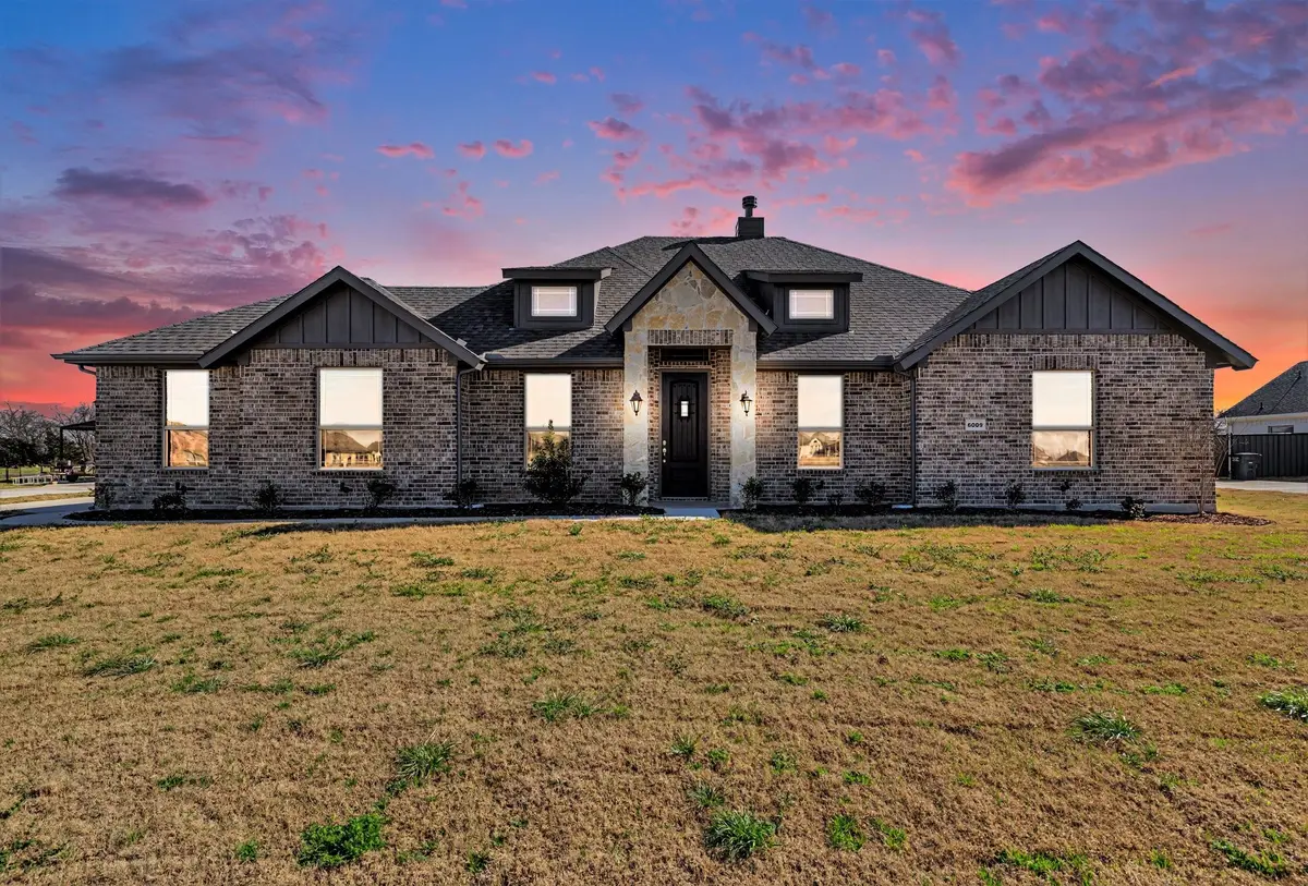 6009 Amber, Sanger, TX 76266 - #1