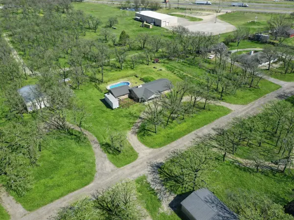 112 Robin Drive, Burleson, TX 76028