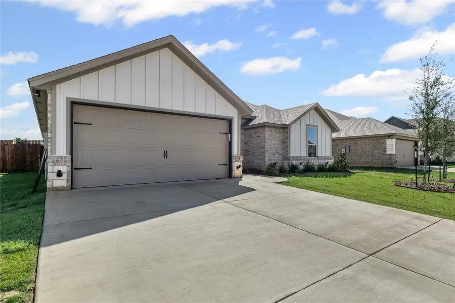 624 Jameson Street, Springtown, TX 76082 - #2