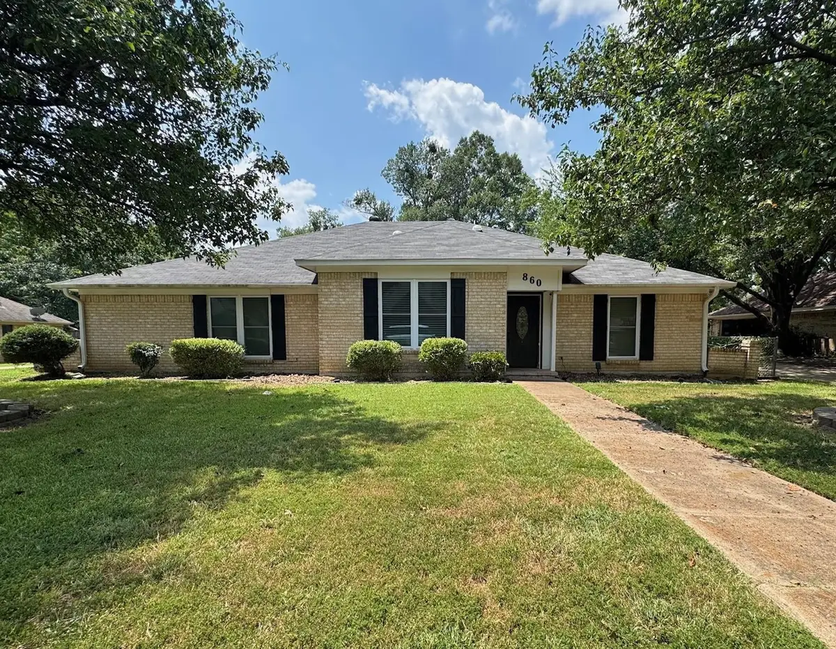 860 40th Street Se, Paris, TX 75462 - #1