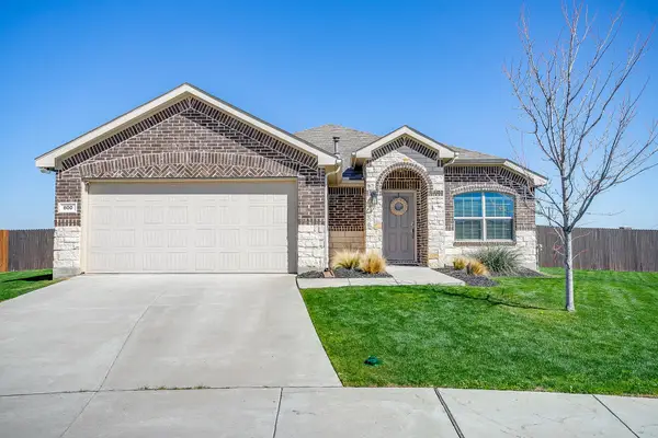 800 Amberwood Court, Fort Worth, TX 76052