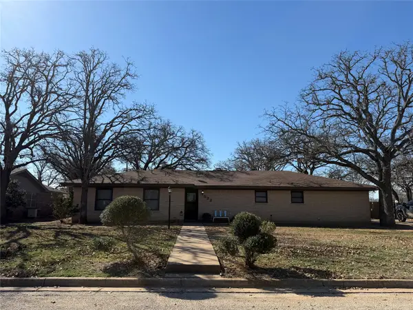 522 Crestwood Drive, Eastland, TX 76448