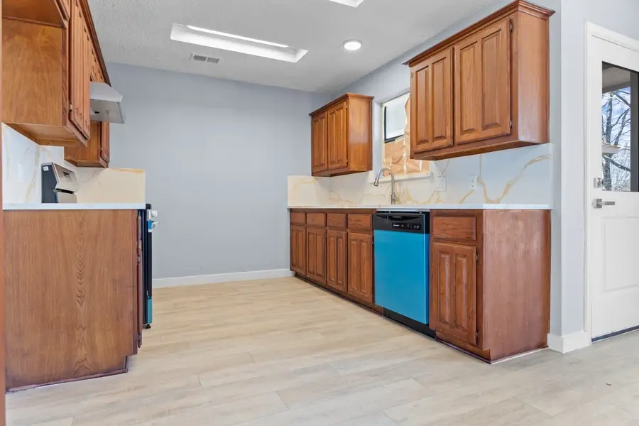 655 E Reindeer Road, Lancaster, TX 75146 - #2