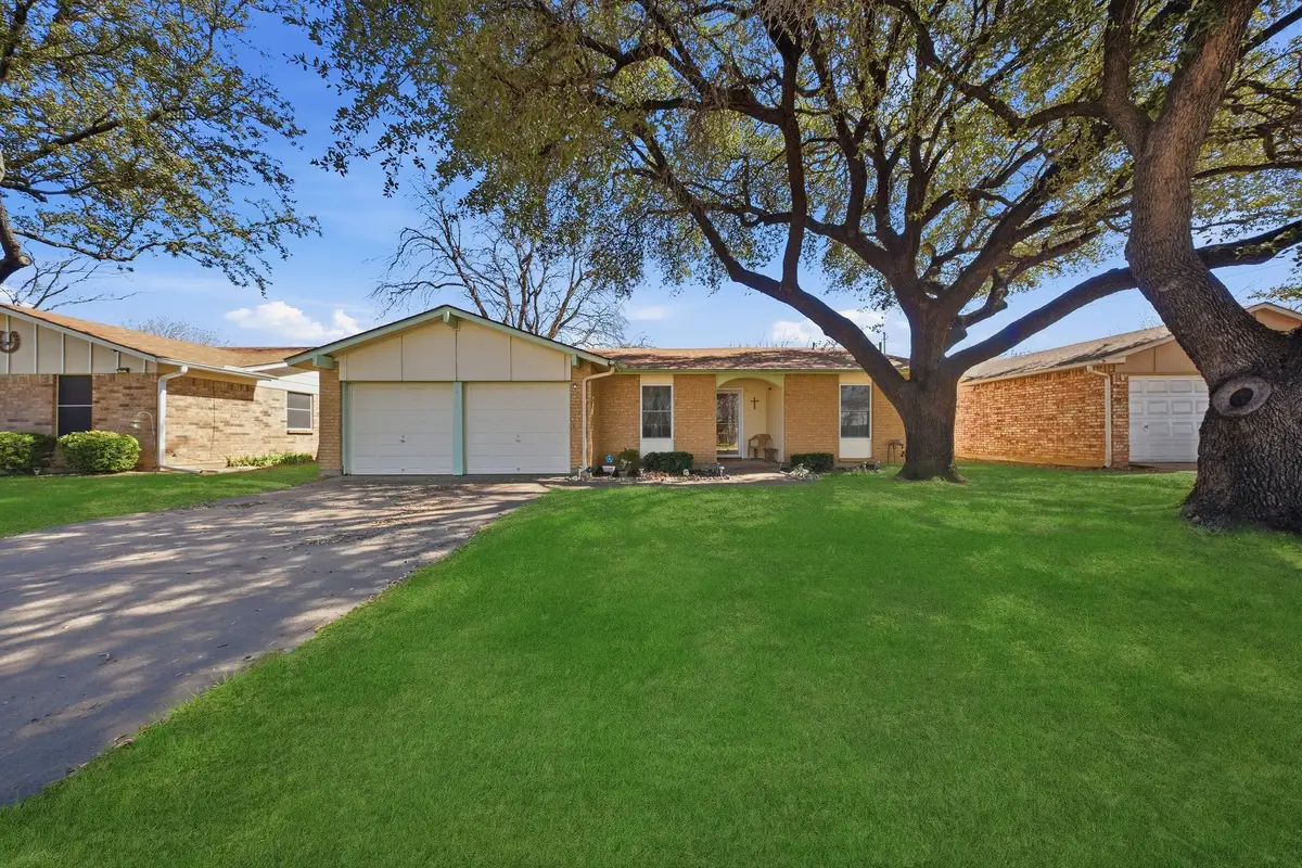 6304 Buckingham Trail, North Richland Hills, TX 76182 - #1