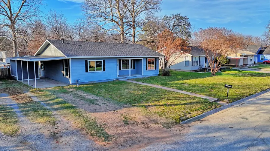 900 N Lamb Street, Bowie, TX 76230 - #2