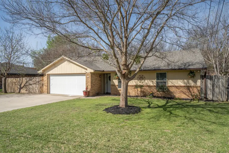 125 W 5th Street, Krum, TX 76249 - #2