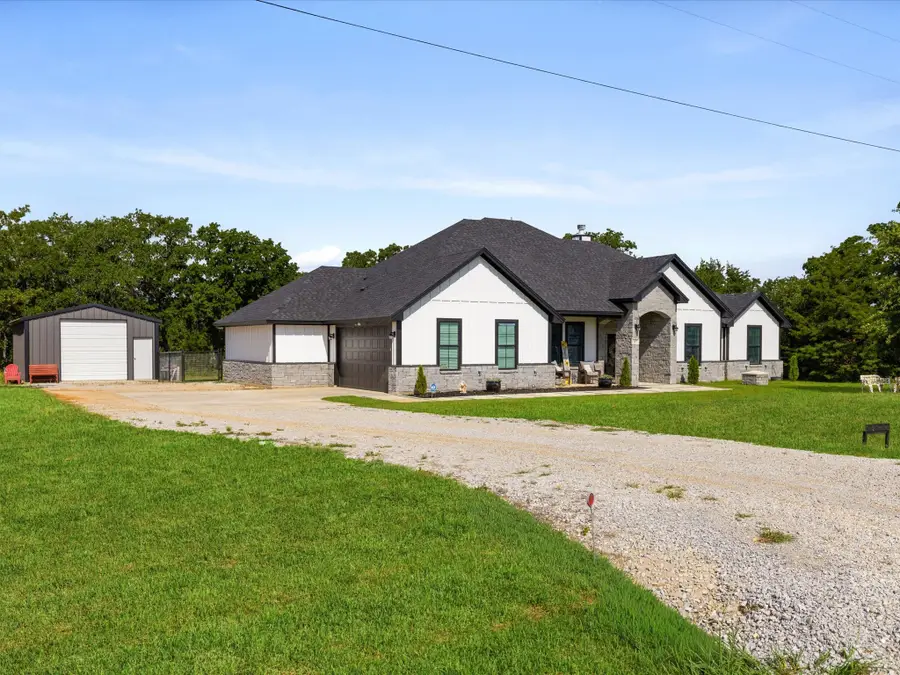 117 Coyote Cave Lane, Alvord, TX 76225 - #2