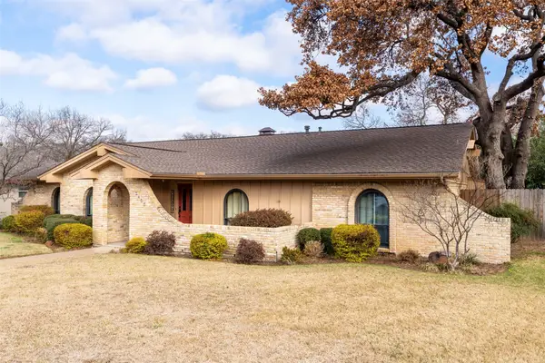 2405 Perryland Drive, Arlington, TX 76013