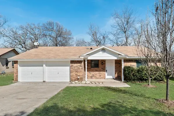 424 Holder Drive, Hurst, TX 76053