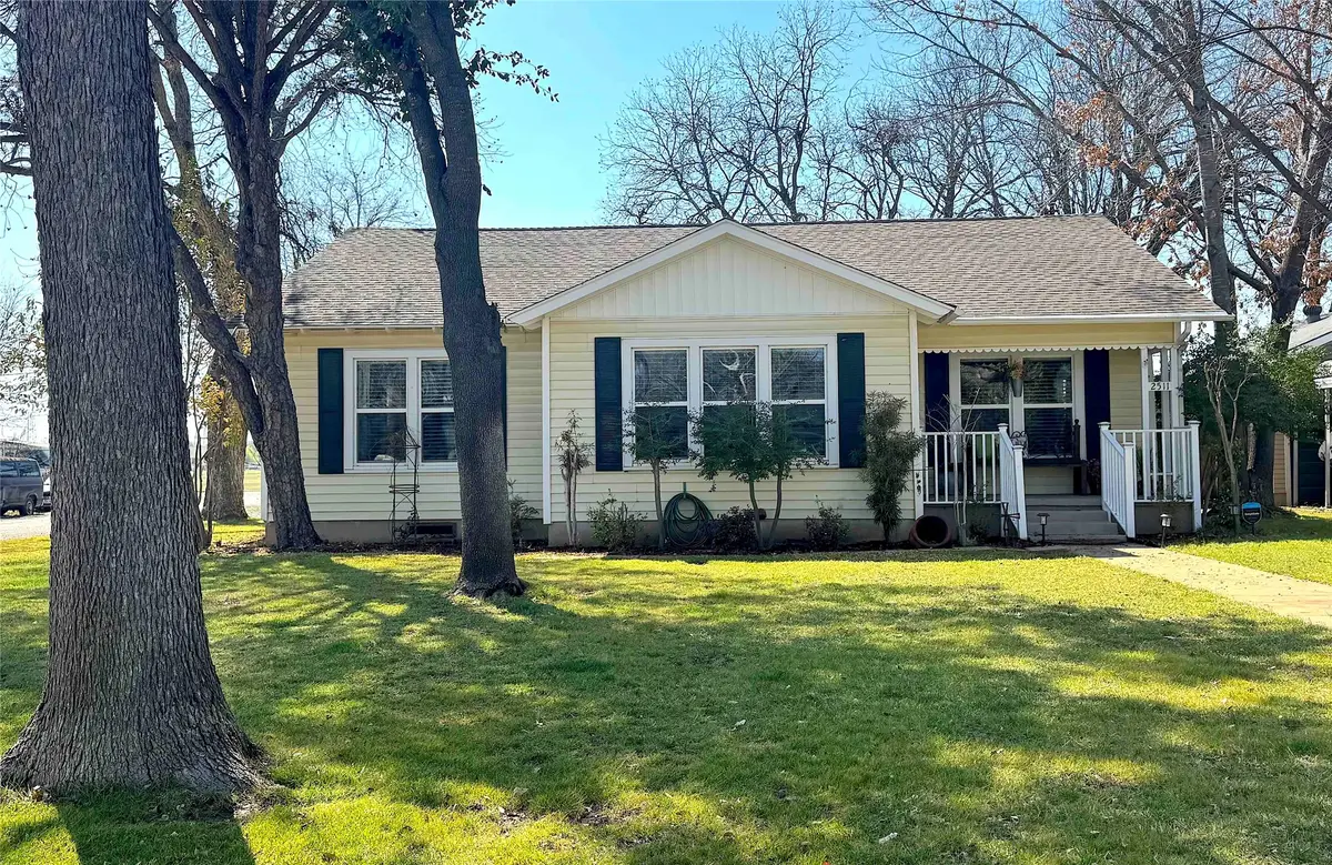 2511 Greenway Drive, Brownwood, TX 76801 - #1