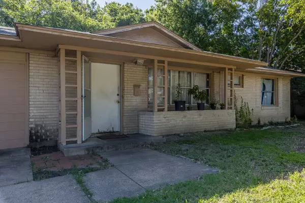 1913 Terry Drive, Grand Prairie, TX 75051