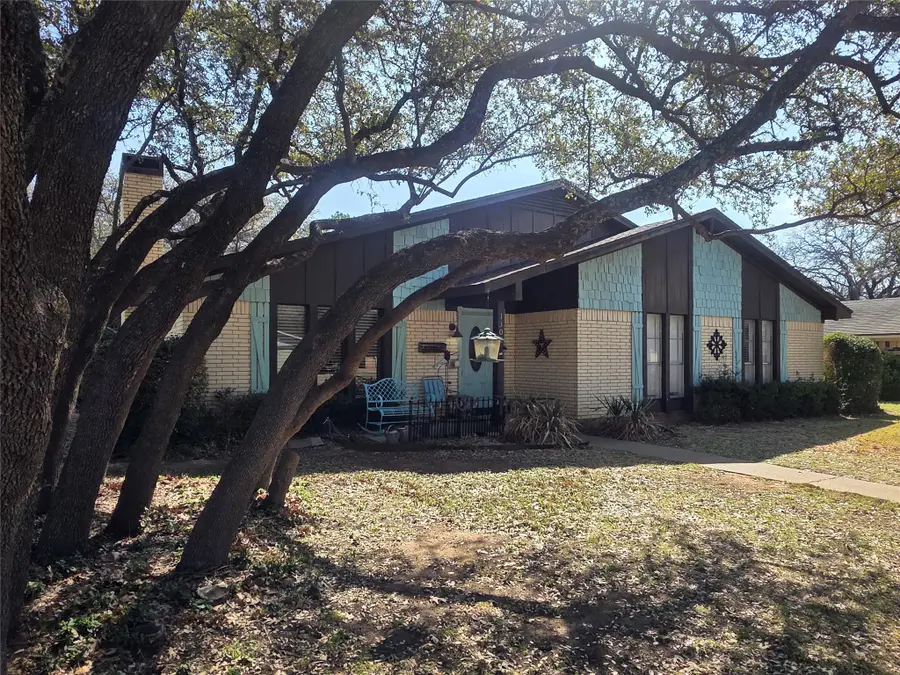 1301 Cliff Drive, Graham, TX 76450 - #3