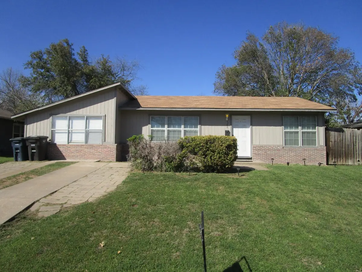 5204 Curzon Avenue, Fort Worth, TX 76107 - #1