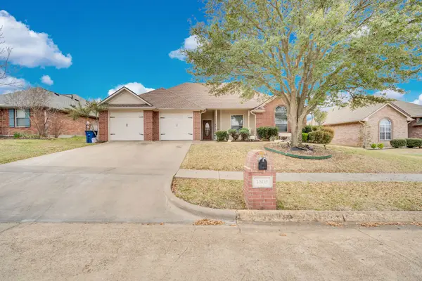 1305 Louise Lane, Ennis, TX 75119