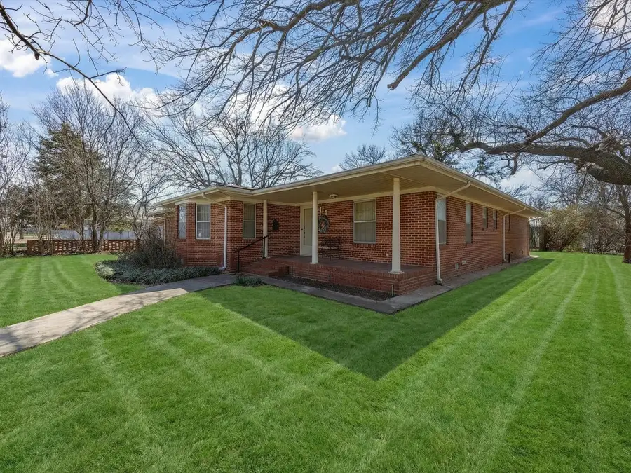 115 W Commerce Street, Henrietta, TX 76365 - #2