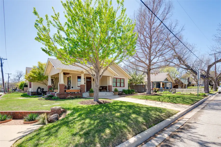 843 E Wall Street, Grapevine, TX 76051 - #3