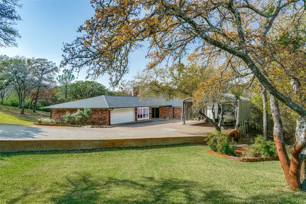 26 Horseshoe Drive, Highland Village, TX 75077