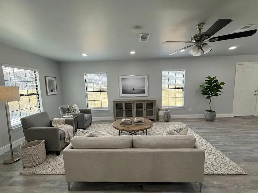 847 E Powell Avenue, Fort Worth, TX 76104 - #3