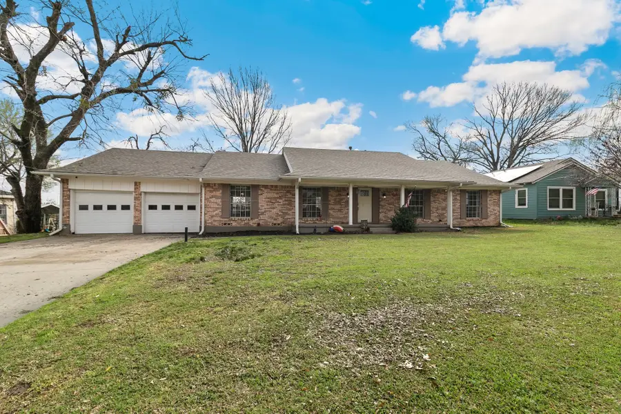 214 Center Street, Whitesboro, TX 76273 - #2