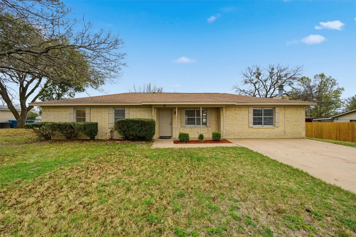 416 E Johnson Street, Hewitt, TX 76643 - #1