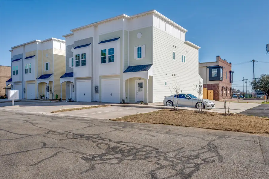 106 Market Street, Lake Dallas, TX 75065 - #2