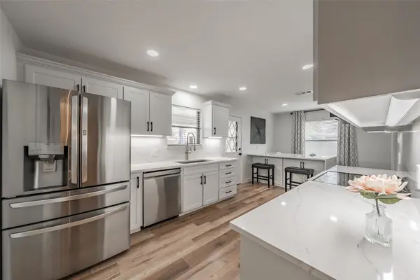 2528 Sunshine Court, Bedford, TX 76021