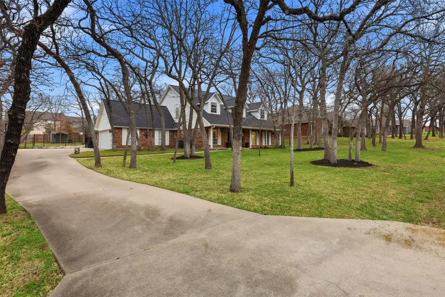 111 Hillside Drive E, Burleson, TX 76028 - #2