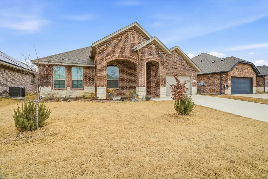 136 Colonial Drive, Joshua, TX 76058 - #2
