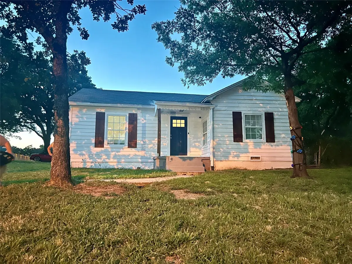 25 W Parnell Street, Denison, TX 75020 - #1