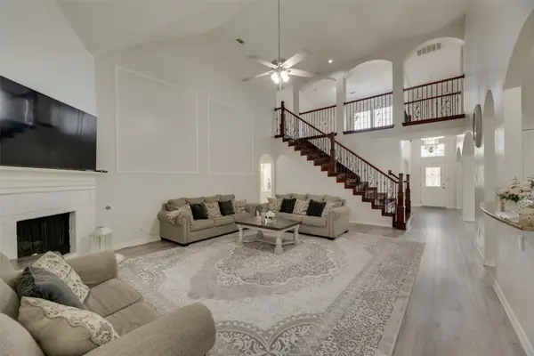 202 Forestridge Drive, Mansfield, TX 76063