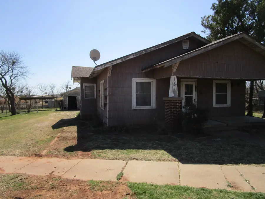 106 E Magnolia Avenue, Electra, TX 76360 - #3