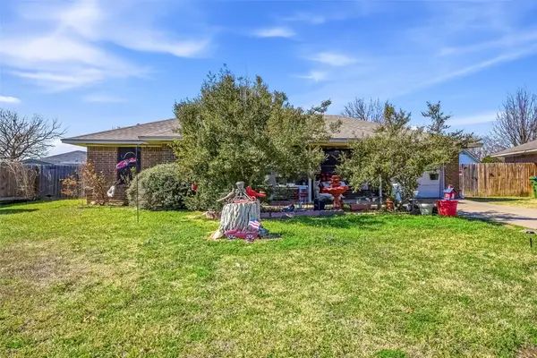 821 Jennifer Court, Sanger, TX 76266