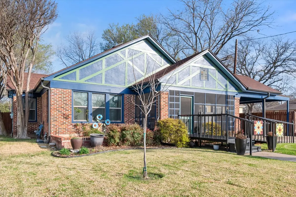 504 W Gilmer Street, Ennis, TX 75119 - #1