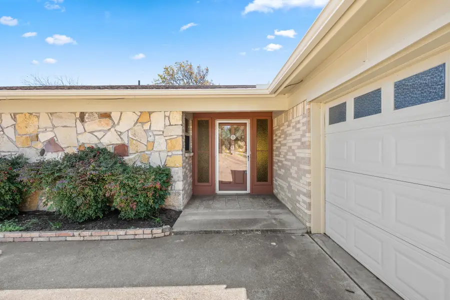 629 Williamsburg Court, Granbury, TX 76048 - #3