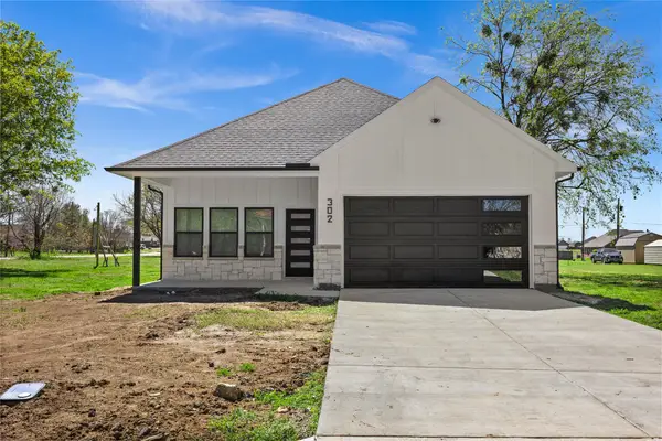 302 E Glenwood, Mabank, TX 75147