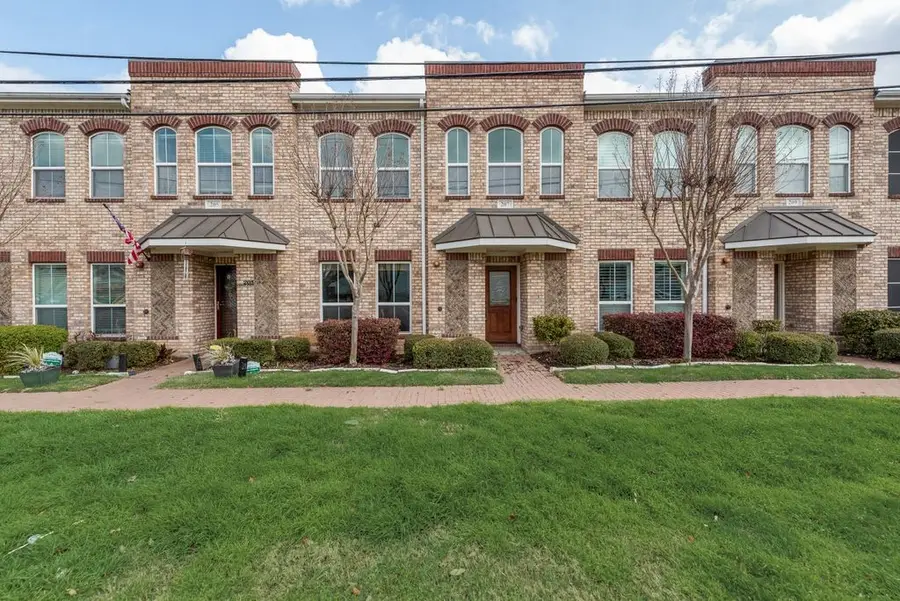 207 S Kealy Avenue, Lewisville, TX 75057 - #3