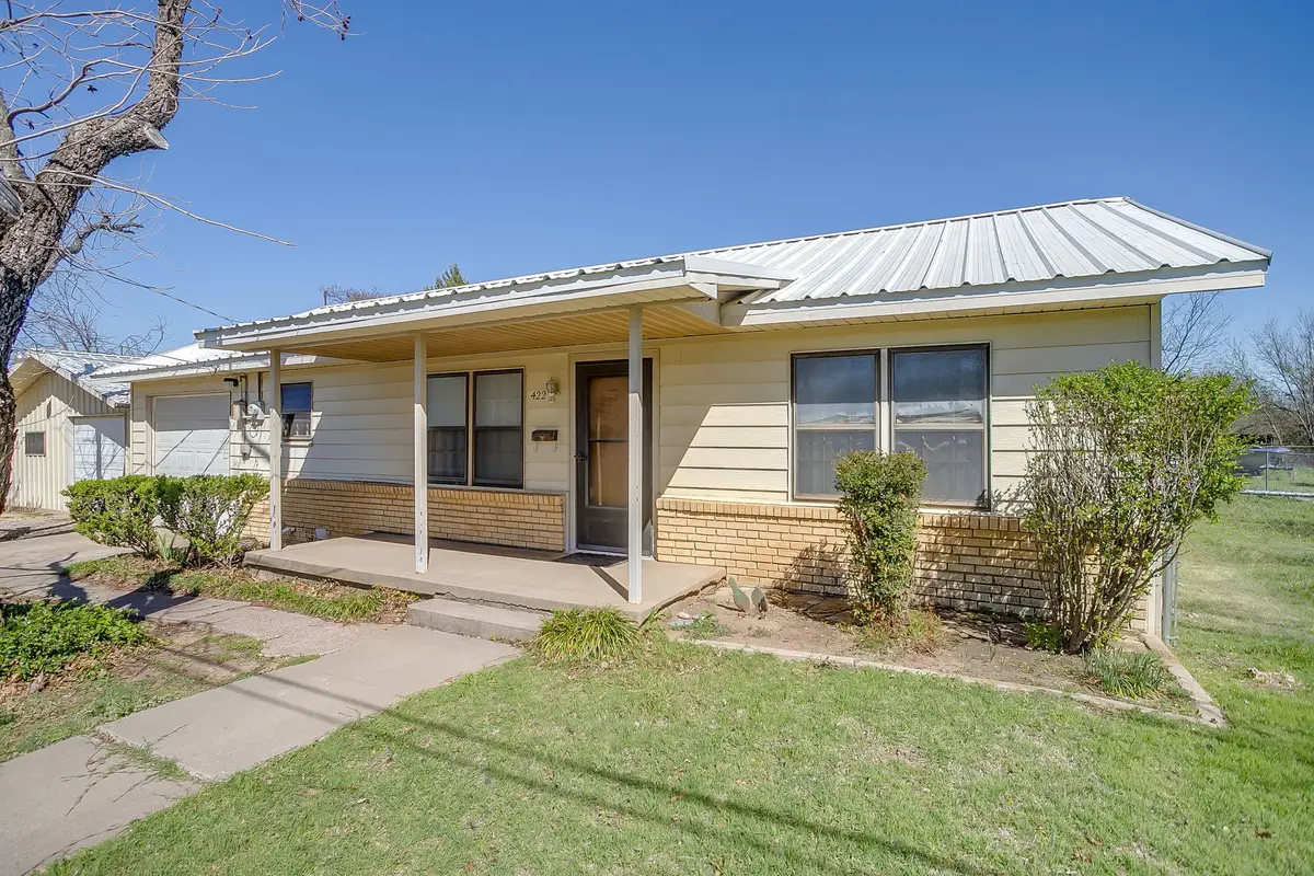 422 N 3rd Street, Jacksboro, TX 76458 - #1