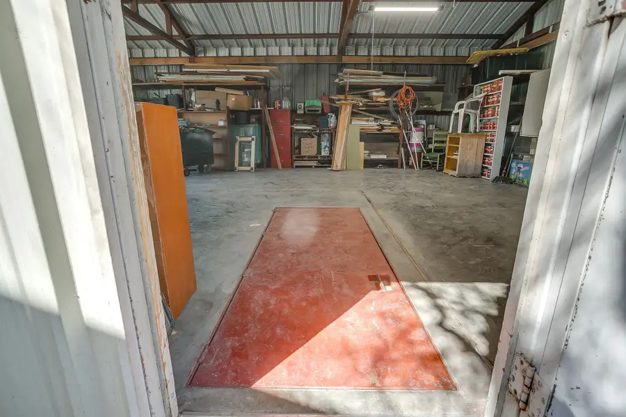 422 N 3rd Street, Jacksboro, TX 76458 - #2